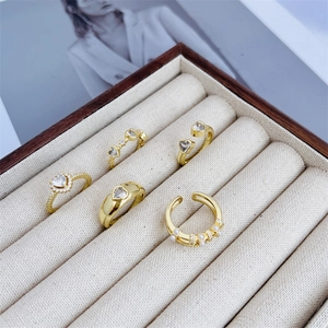 Set of 18K gold plated heart rings with cubic zirconia and pearls in a jewelry box