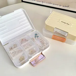 Boîte à bijoux portable en forme de valise avec compartiments pour boucles d'oreilles