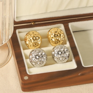 Spherical hammered earrings in 18K gold and silver stainless steel minimalist style
