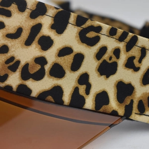 Stylish leopard print sun visor with a brown translucent plastic brim and fine stitching