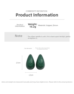 Détail de boucles d'oreilles en zircon vert en forme de goutte, 2,5 cm par 1,5 cm