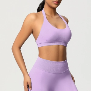 Détail de l'ensemble de yoga sans couture taille haute lavande avec brassière licou