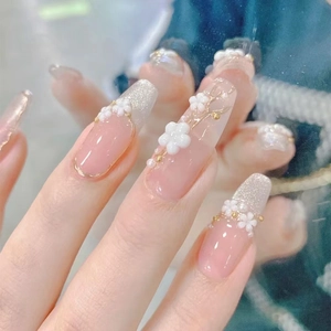 Faux ongles œil de chat avec fleurs 3D et dégradé pailleté argenté sur base rose