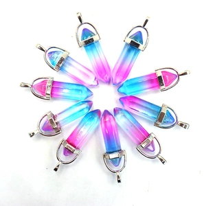 Set van 10 roze en blauwe zeshoekige kristallen hangers met zilveren metalen sluitingen