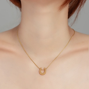 Retro titanium steel horseshoe necklace with woven texture on elegant snake chain