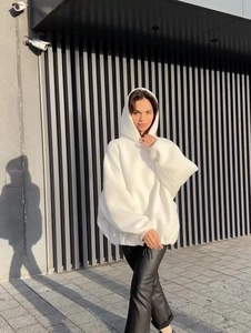 Oversized white hooded sweatshirt featuring back embroidery and a loose streetwear fit