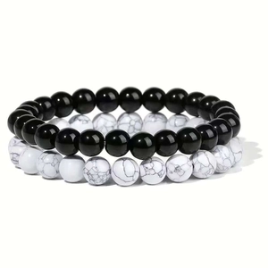 Zweilagiges Set aus 8mm Naturstein-Armbändern mit Lavastein und weißem Marmor