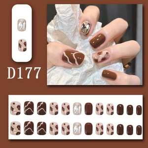Detailliertes Press-On-Nagelset mit Kaffee-Leopardenmuster, Goldglitzer und 3D-Strasssteinen