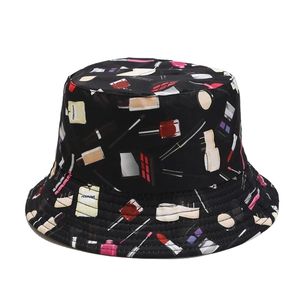 Chapeau bob réversible pour femme avec motifs cosmétiques colorés sur coton noir