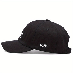 Schwarze Baseballkappe aus Baumwolle mit weißer C- und 1987-Stickerei und verstellbarem Band