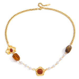 Collana vintage in acciaio inossidabile con perle di resina ambra e motivi floreali dorati