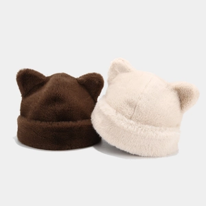 Bonnet d'hiver en fausse fourrure avec oreilles de chat en marron et beige peluche