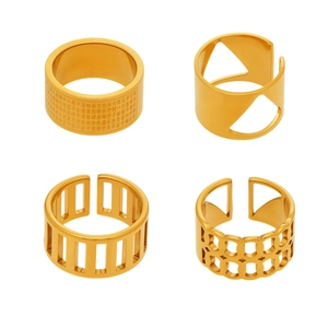 Lot de quatre bagues en acier inoxydable plaqué or 18 carats aux motifs géométriques ajourés