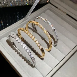 Bracelet Jonc Coeur En Cuivre Plaqué Or 18K Avec Pavé De Zircone Cubique Fermoir Flèche Bijoux Élégants Pour Femmes