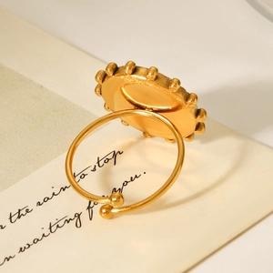 Detailed view of an 18K gold-plated stainless steel scallop ring with beaded edges