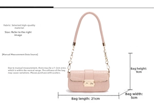 Size chart for pink crocodile pattern bag showing dimensions 21x9x5cm with metal chain