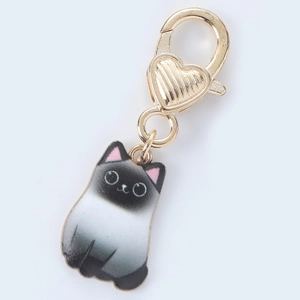 Detailed view of enamel cat pendant with golden heart lobster clasp for bags