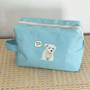 Detail view of the large capacity ice cream dog print makeup bag with a sturdy handle