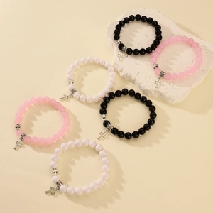 Pulseras elásticas hechas a mano con cruz y cuentas en negro, rosa y blanco para parejas