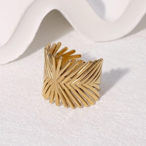 Minimalist 18k gold plated stainless steel wide ring with geometric radial stripes