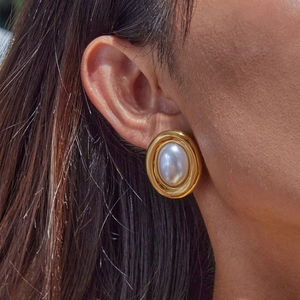 Detailed close-up of an elegant 18K gold stainless steel earring with a white pearl inlay