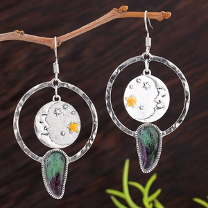 Orecchini a cerchio vintage con ciondoli luna stella e pietre preziose rubino zoisite