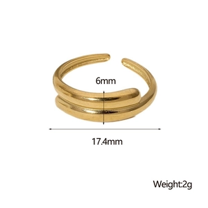 Detailansicht eines verstellbaren goldenen Ringes mit 6mm Breite und 17,4mm Durchmesser