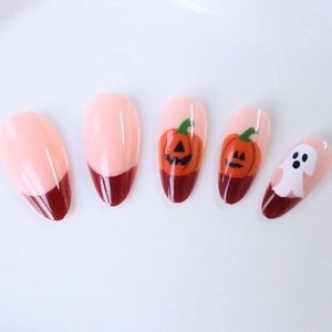 Faux ongles amande Halloween avec motifs de citrouilles et fantômes français