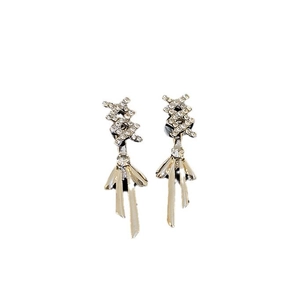 Elegant silver bow earrings featuring sparkling rhinestones and a trendy ribbon design