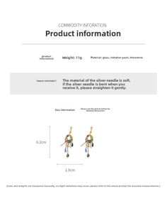 Détail de boucles d'oreilles à pompons colorés avec perles de verre, 8,2 cm sur 1,9 cm