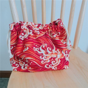 Détail du sac à lunch rouge à motif de vagues japonaises en coton épais durable