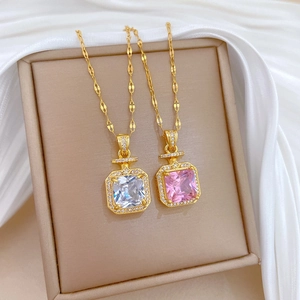 Collier À Pendentif Bouteille De Parfum Chaîne En Acier Inoxydable Cuivre Zircon Bijoux Élégants Pour Femmes