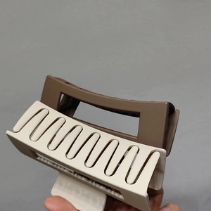Detail showing the sturdy comb teeth and matte resin texture of the large hair claw clip