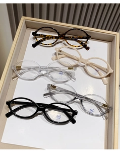 Détail de lunettes vintage rondes anti-lumière bleue disponibles en cinq coloris
