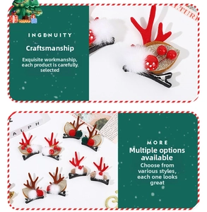Détails de barrettes de Noël en forme de bois de renne avec pompons et baies rouges