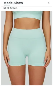 Vue de face du short de yoga sans couture taille haute vert menthe sur mannequin