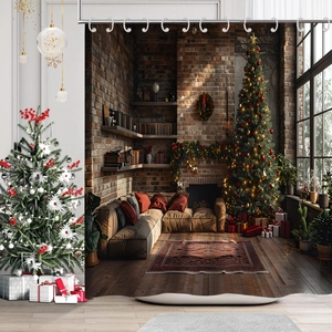 Details des festlichen Weihnachtsbaum- und Kamin-Drucks auf hochwertigem Stoffgewebe