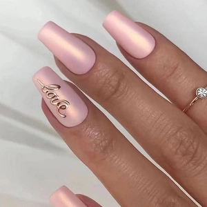 Faux Ongles Ballerine Mi-longs Tendance Rose Pâle Mat Décoration Lettre Love Dorée Ongles Artificiels Style Ins Fille Romantique