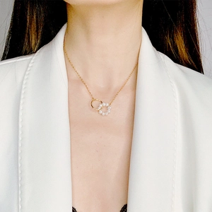 Minimalist freshwater pearl and gold interlocking circle pendant necklace for women