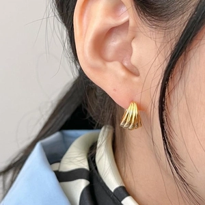 Minimalist 925 sterling silver geometric arc stud earrings with golden textured shell design