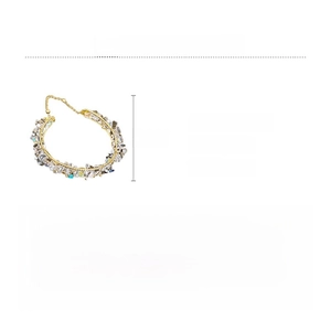 Dettaglio del bracciale geometrico vintage in cristallo con parametri di peso e misura