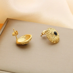 Vintage round gold stainless steel earrings with relief pattern and black onyx center