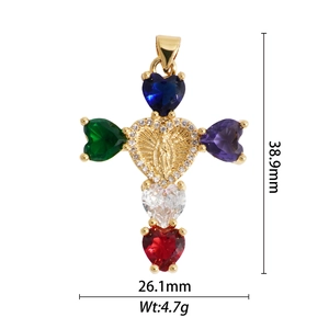 Détail du pendentif croix en cœurs colorés avec dimensions précises de 38,9 mm et 4,7 g