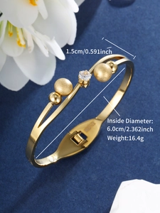 Detail of gold bracelet showing 6.0cm diameter, width of 1.5cm and weight of 16.4g