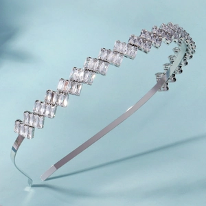 Serre-tête de mariée en argent élégant avec cristaux de zircon carrés en motif d'onde