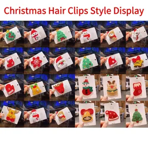 Lot de barrettes de Noël avec rennes et Père Noël sur une carte de présentation