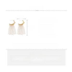 Detailed size and material specifications for C-shaped tassel earrings in alloy and iron