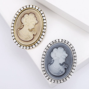 Vintage Cameo Brooch Pin For Women Alloy Rhinestone Oval Portrait Clothing Accessories Scarf Buckle Elegant Jewelry Gift
