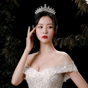 Luxurious silver rhinestone bridal crown with sparkling crystals for weddings and events