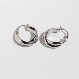 Minimalistische silberne Creolen mit elegantem Crossover-Metallfinish für Damen